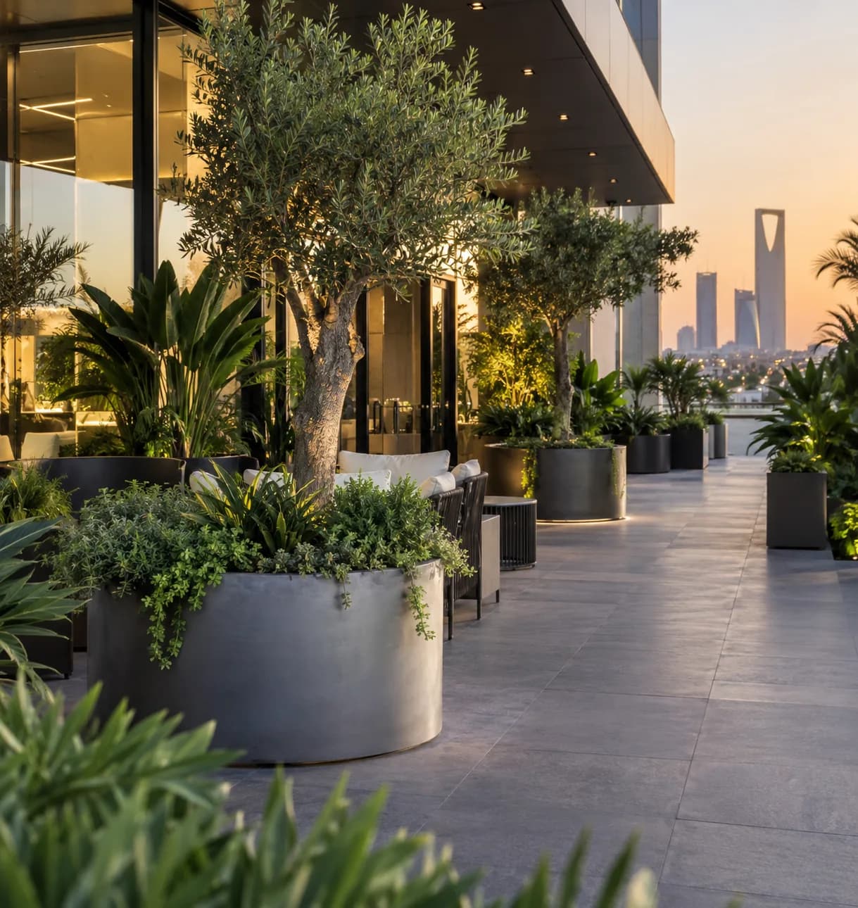 What Should a Corporate Plant Maintenance Contract Include in Riyadh?